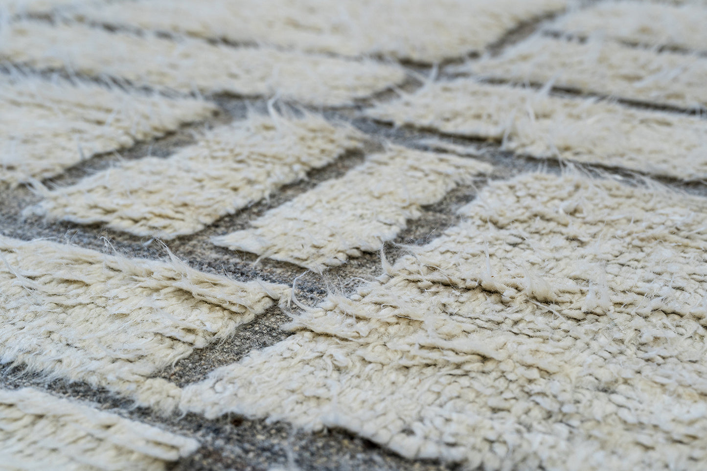 Modern Rug Image 6720 Maziere, Atlas Collection