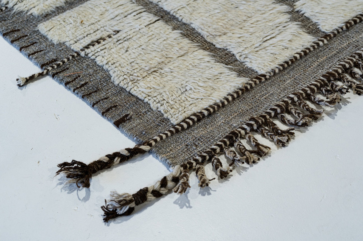 Modern Rug Image 6721 Maziere, Atlas Collection
