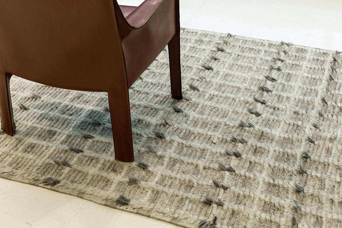 Modern Rug Image 674 Amihan, Sahara Collection 28812