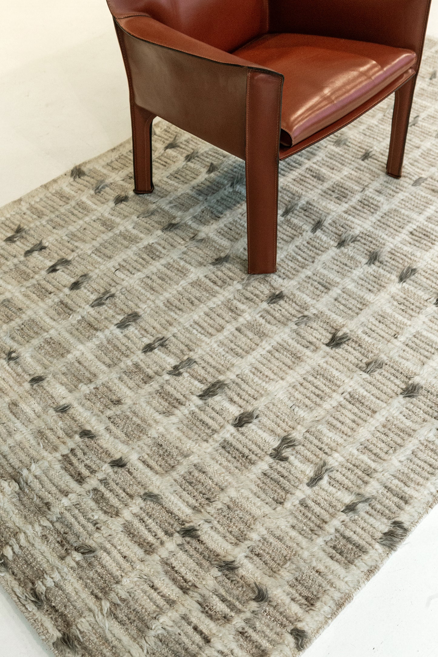 Modern Rug Image 675 Amihan, Sahara Collection 28812