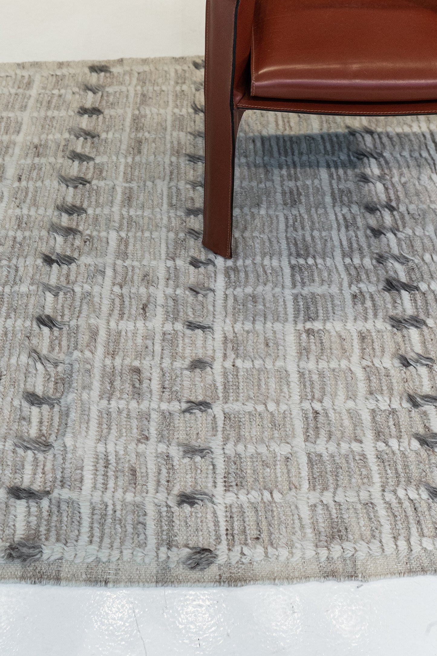 Modern Rug Image 686 Amihan, Sahara Collection 28822