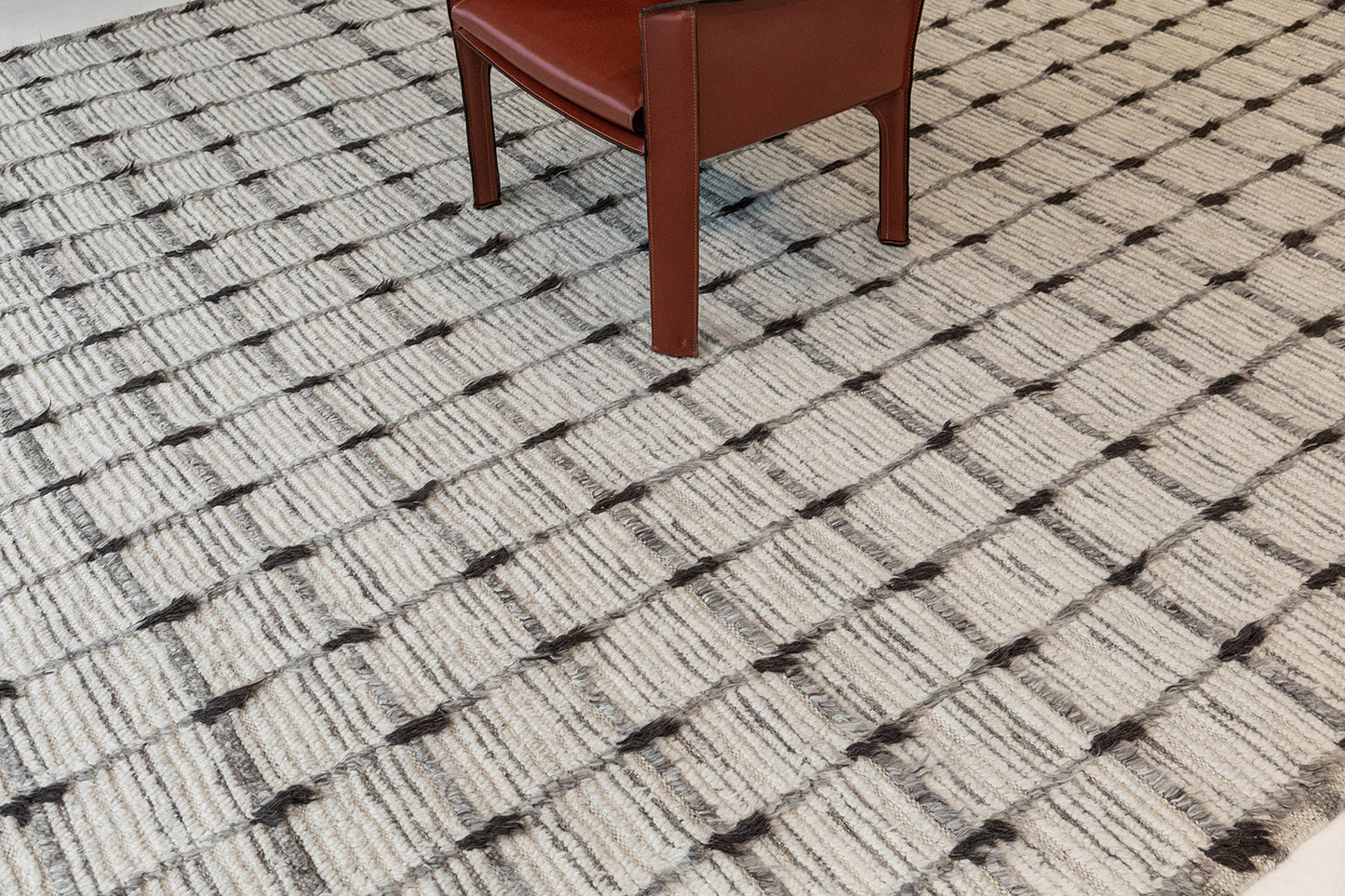 Modern Rug Image 696 Amihan, Sahara Collection 28830