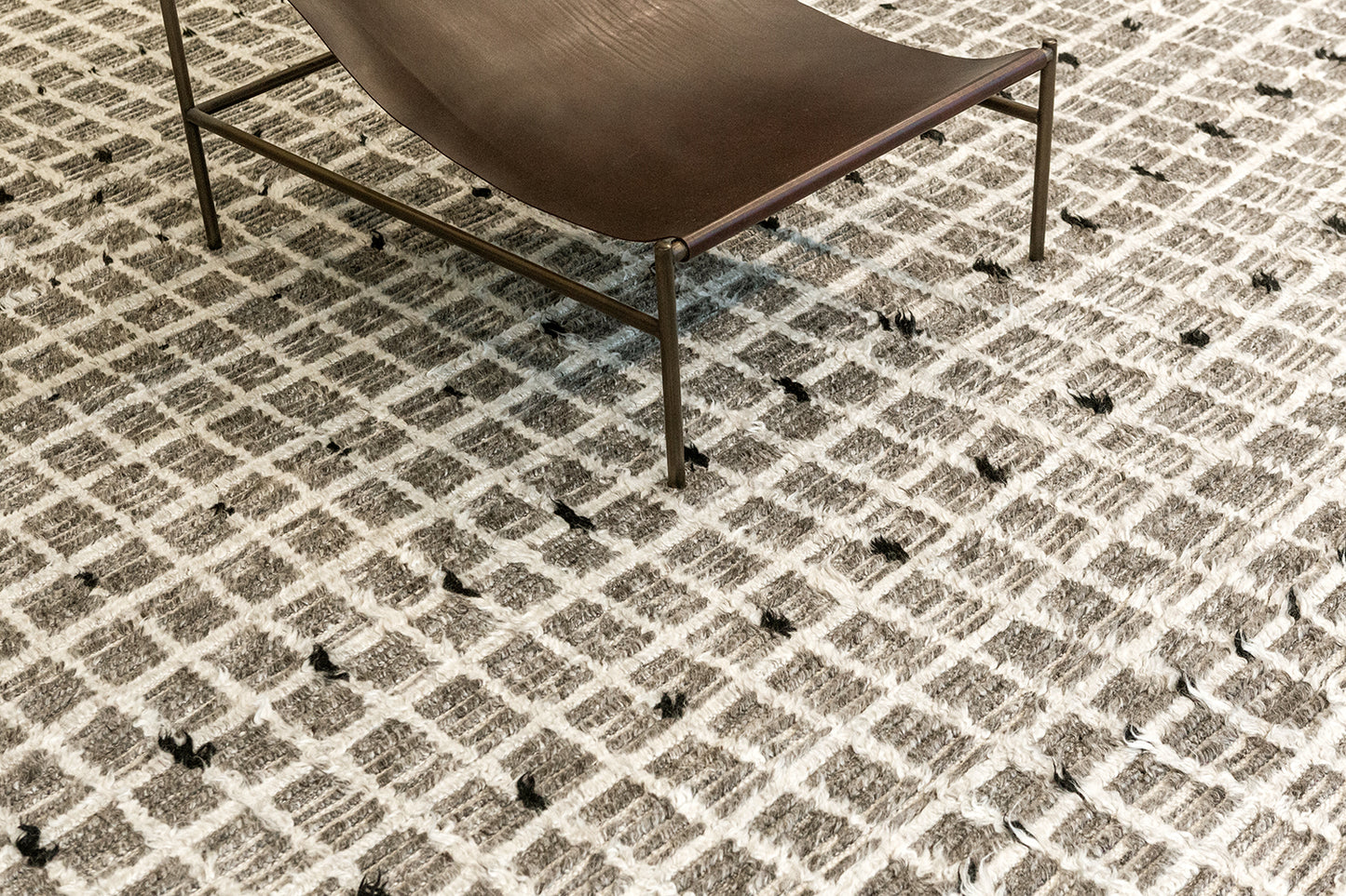 Modern Rug Image 704 Amihan, Sahara Collection 28844