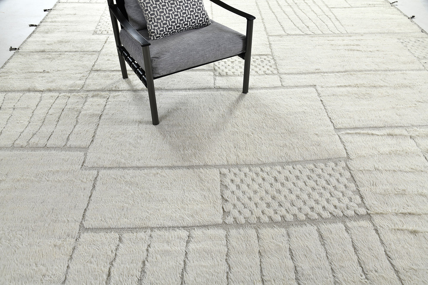 Modern Rug Image 6565 Malmelah, Atlas Collection