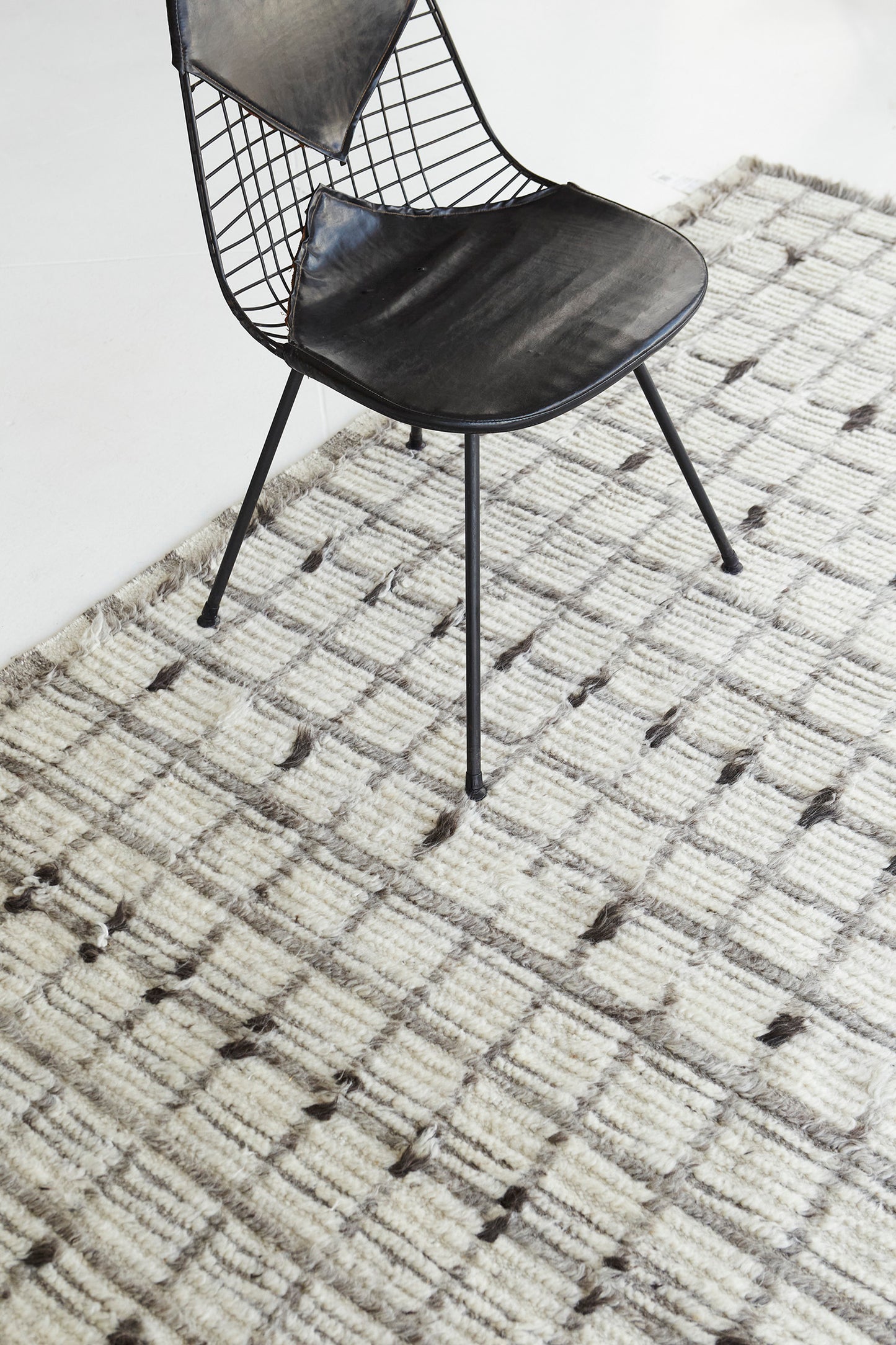 Modern Rug Image 720 Amihan, Sahara Collection 29276