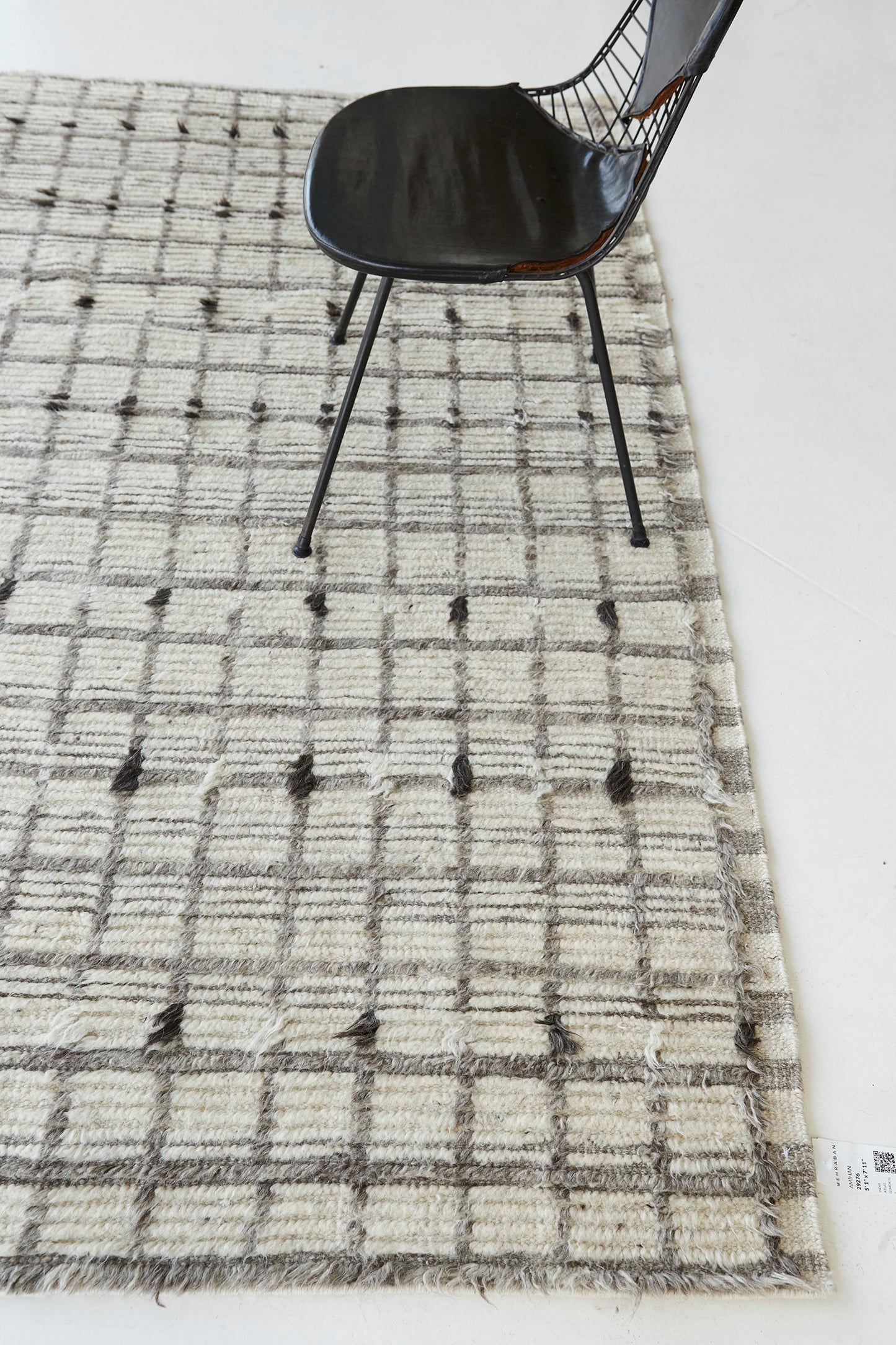 Modern Rug Image 718 Amihan, Sahara Collection 29276