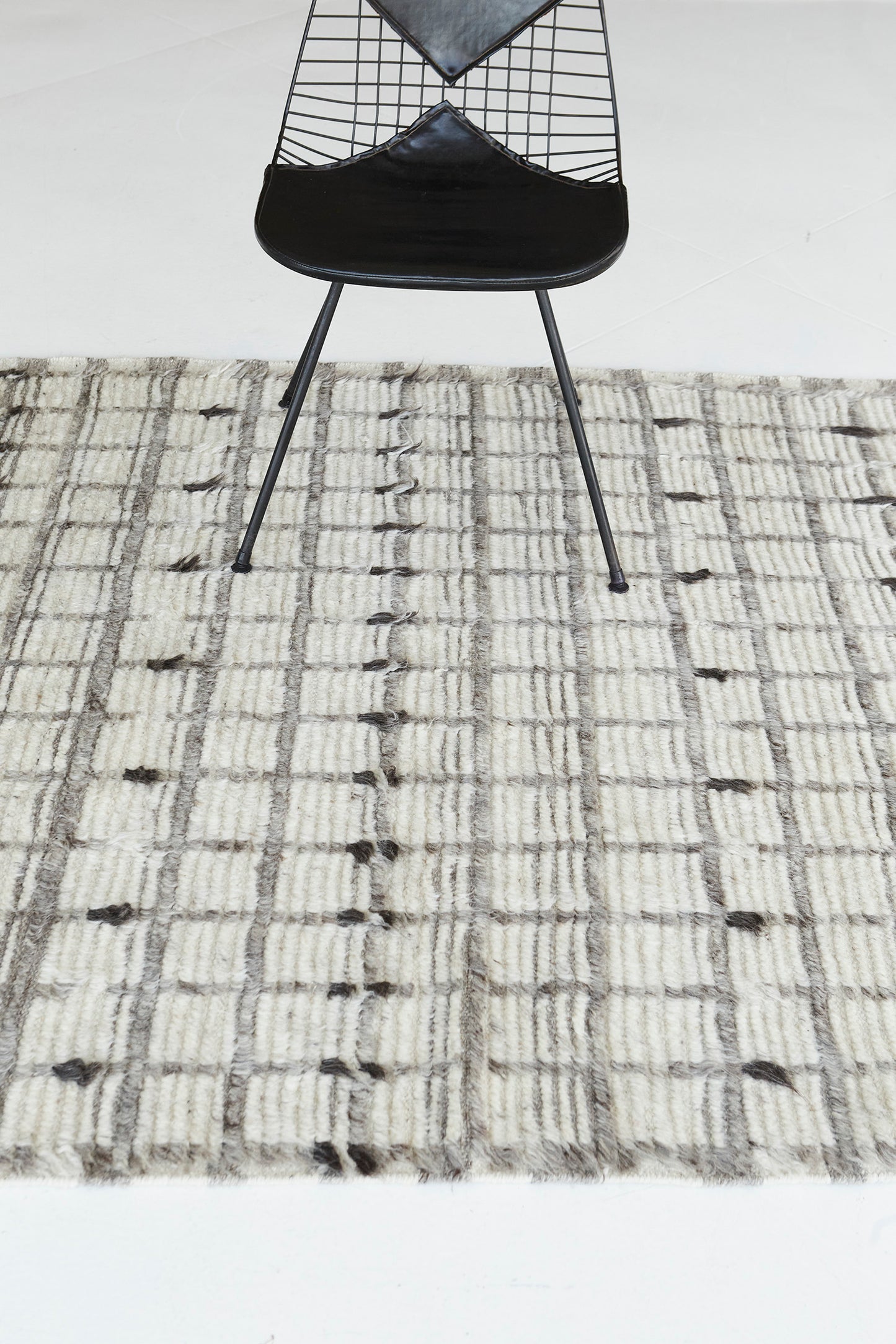 Modern Rug Image 719 Amihan, Sahara Collection 29276