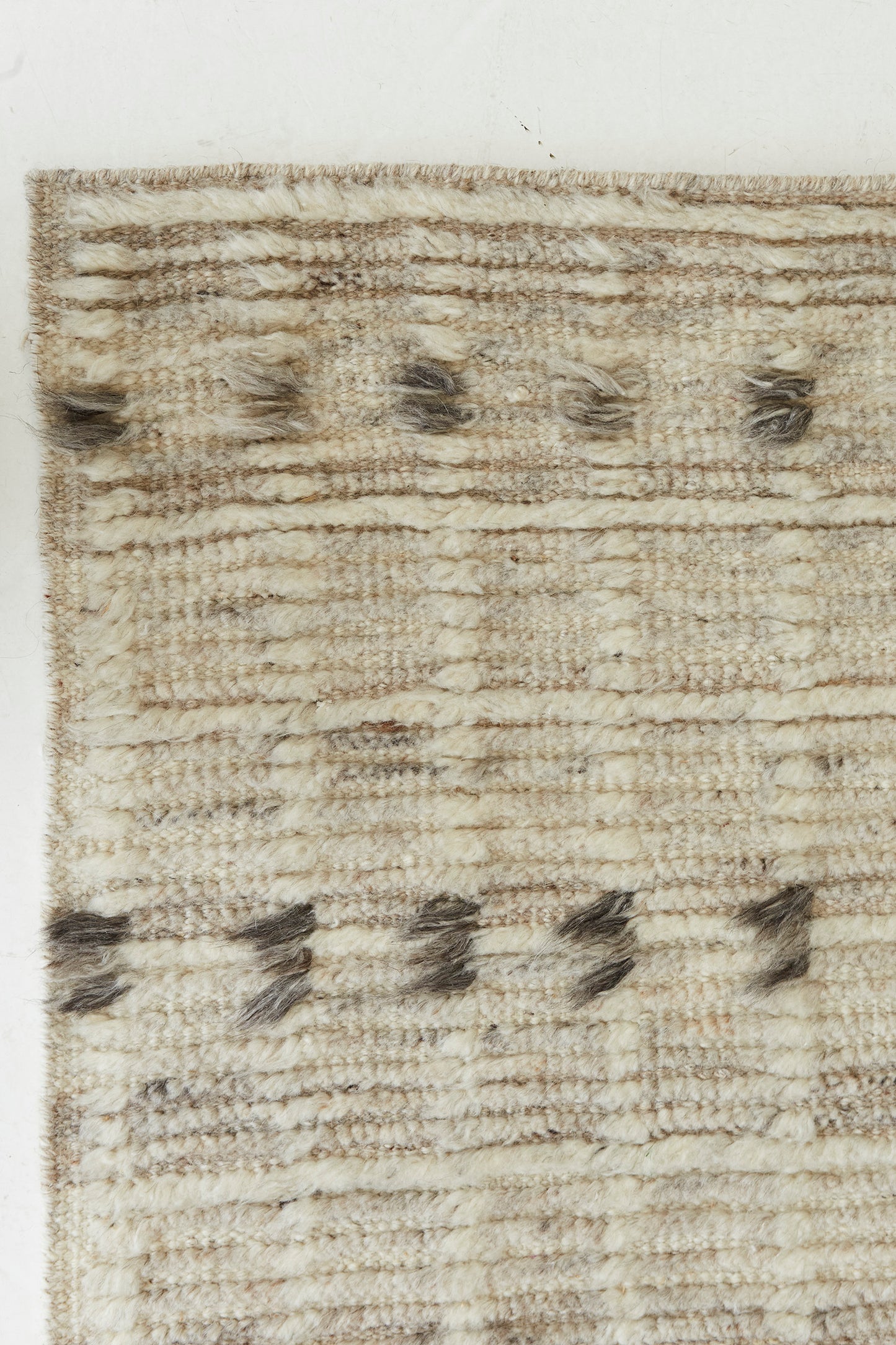 Modern Rug Image 740 Amihan, Sahara Collection 29286