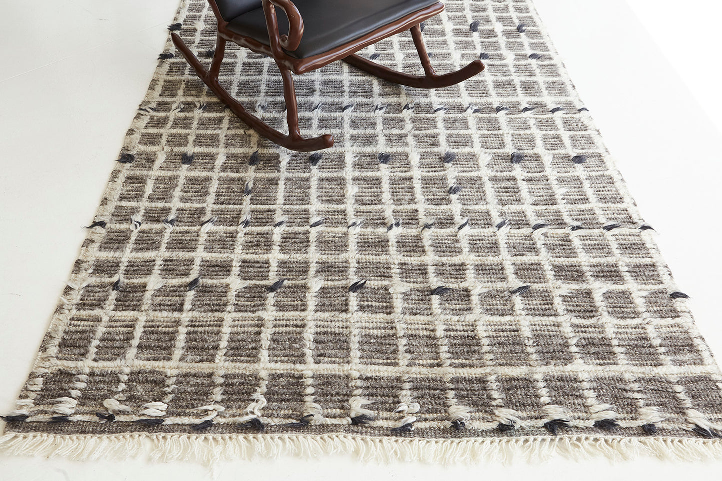 Modern Rug Image 742 Amihan, Sahara Collection 29287