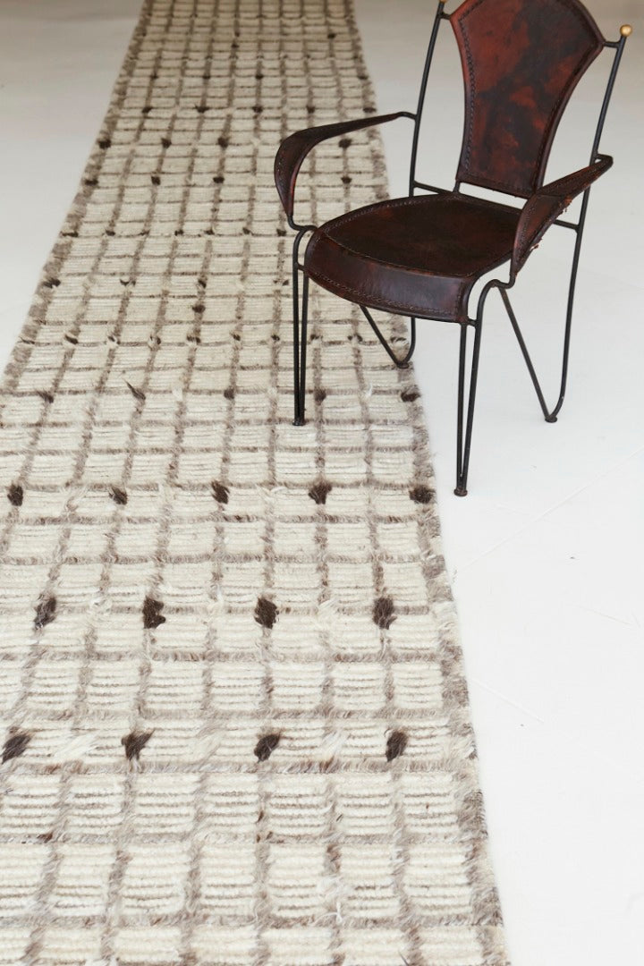 Modern Rug Image 626 Amihan Runner, Sahara Collection 29307