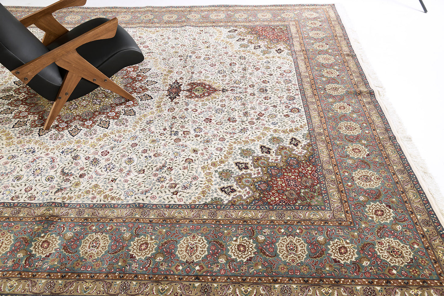 Persian Rug 2619 Fine Persian Tabriz Rug 29324