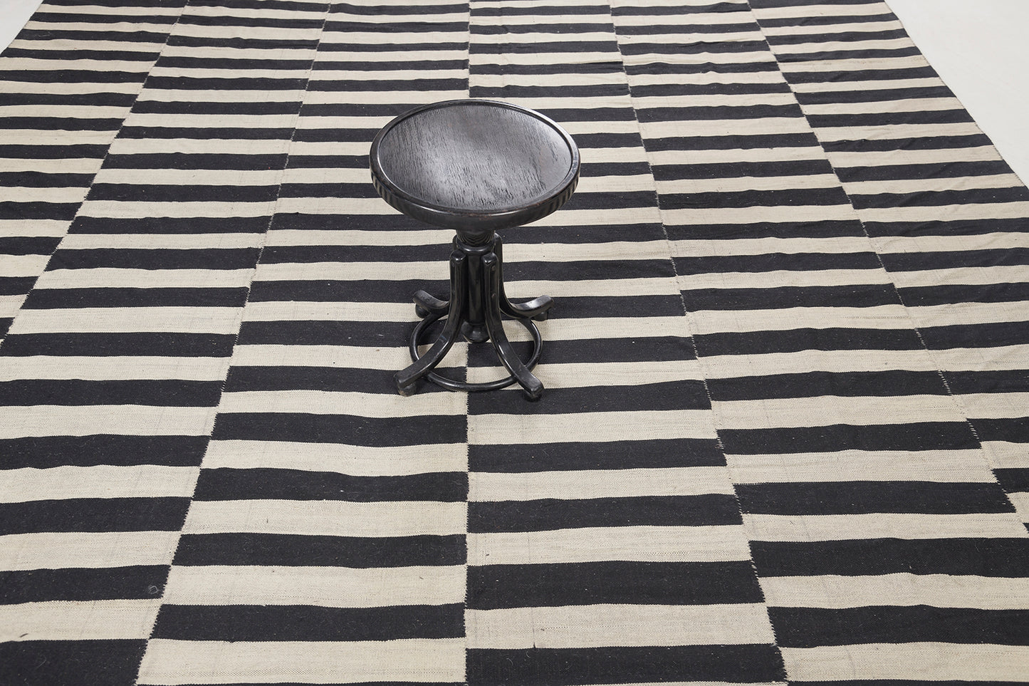 Persian Rug 3821 Vintage Persian Kilim Flat Weave Rug 29462