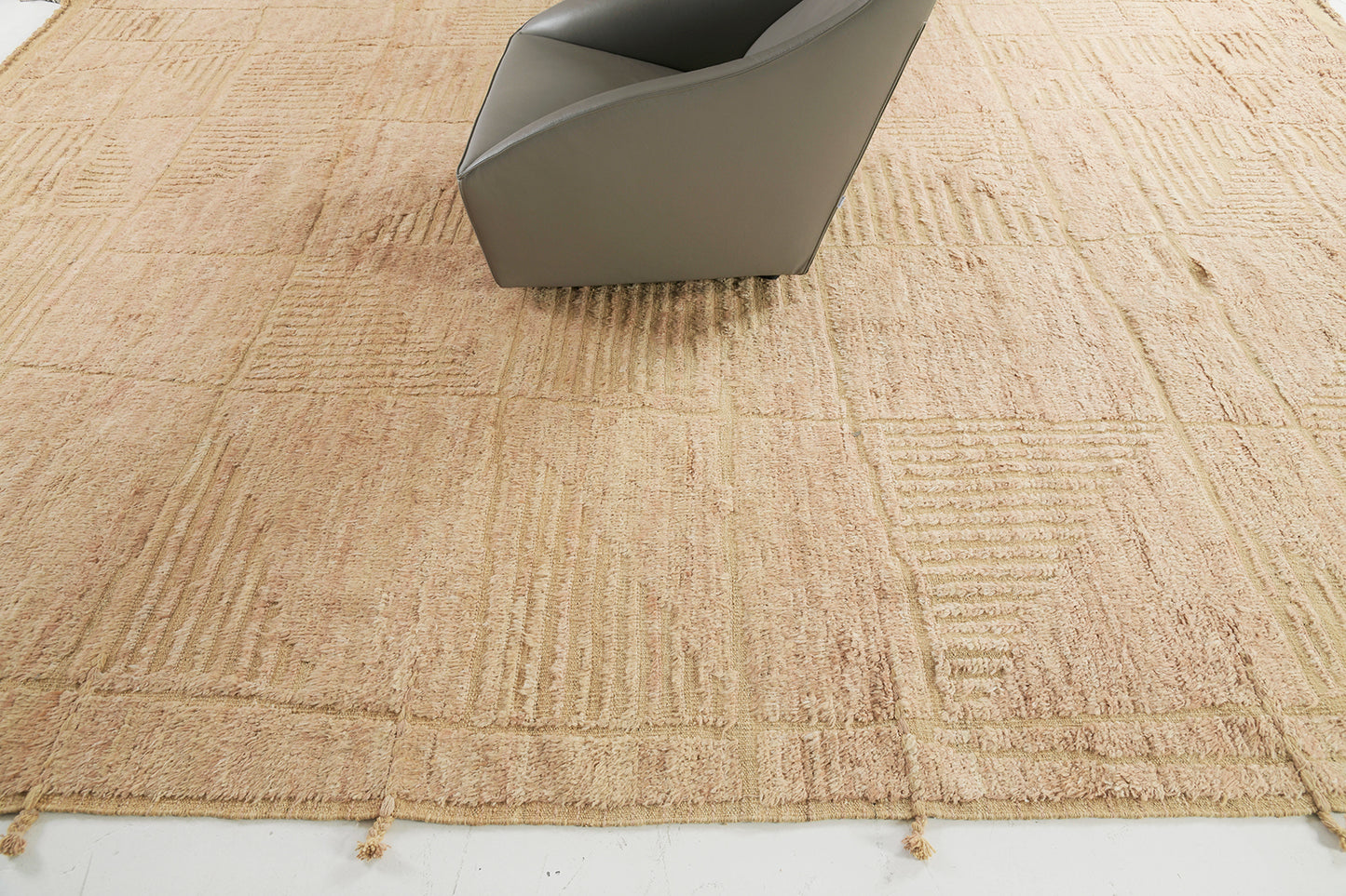 Modern Rug Image 11872 Tisent, Atlas Collection