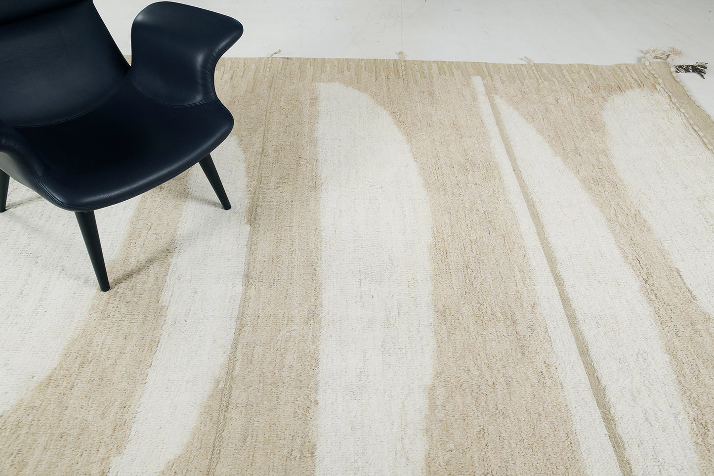 Modern Rug Image 1458 Baddis, Atlas Collection