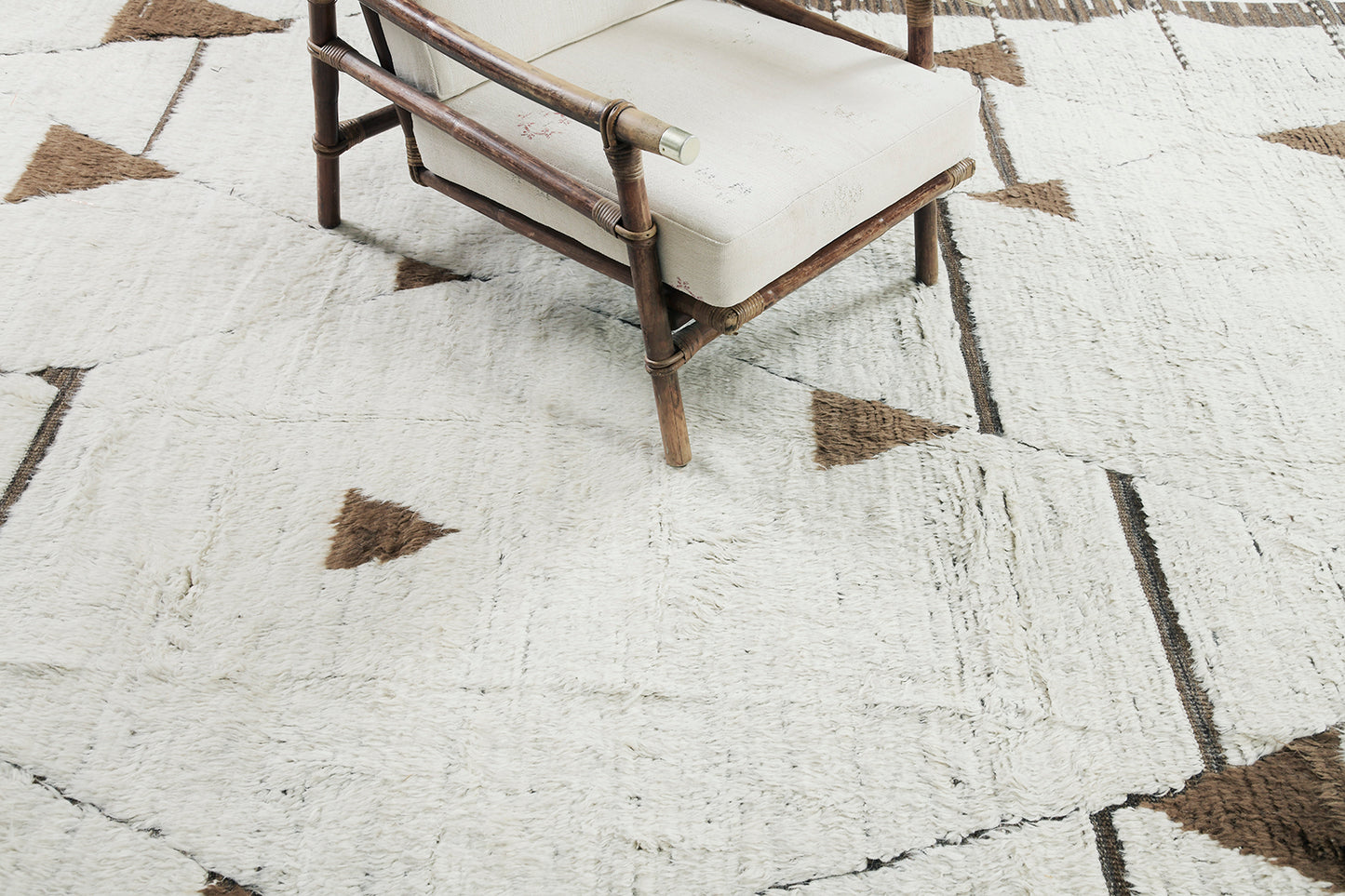 Modern Rug Image 2778 Darbu, Atlas Collection