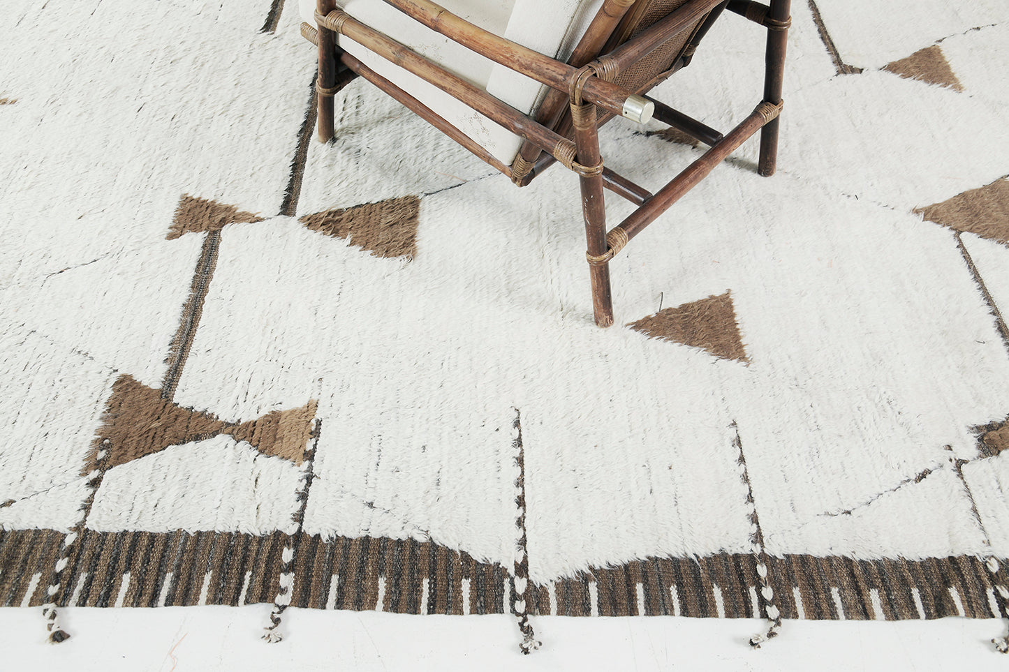 Modern Rug Image 2780 Darbu, Atlas Collection