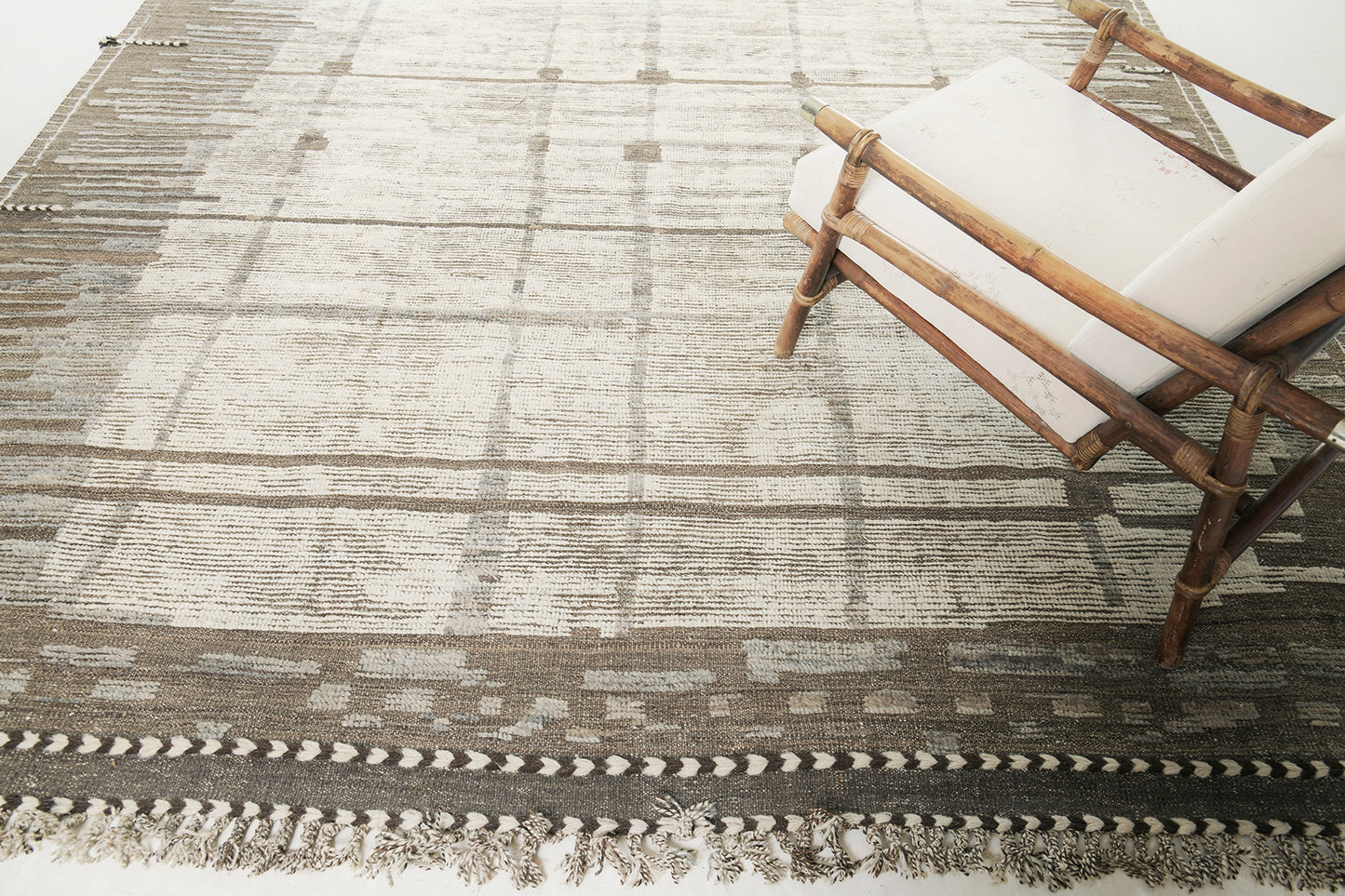 Modern Rug Image 2840 Dassin, Atlas Collection, Seasons