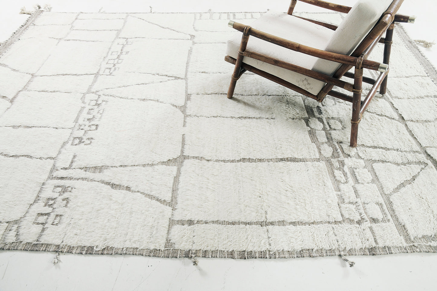 Modern Rug Image 11680 Tenda, Atlas Collection