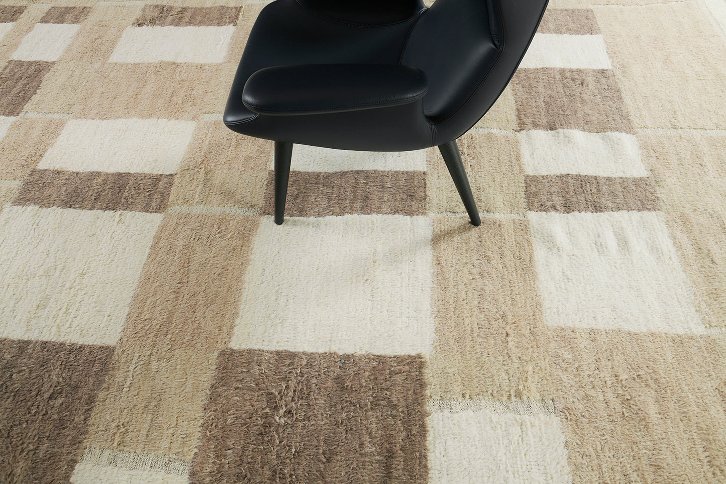 Modern Rug Image 1261 Awlegh, Atlas Collection
