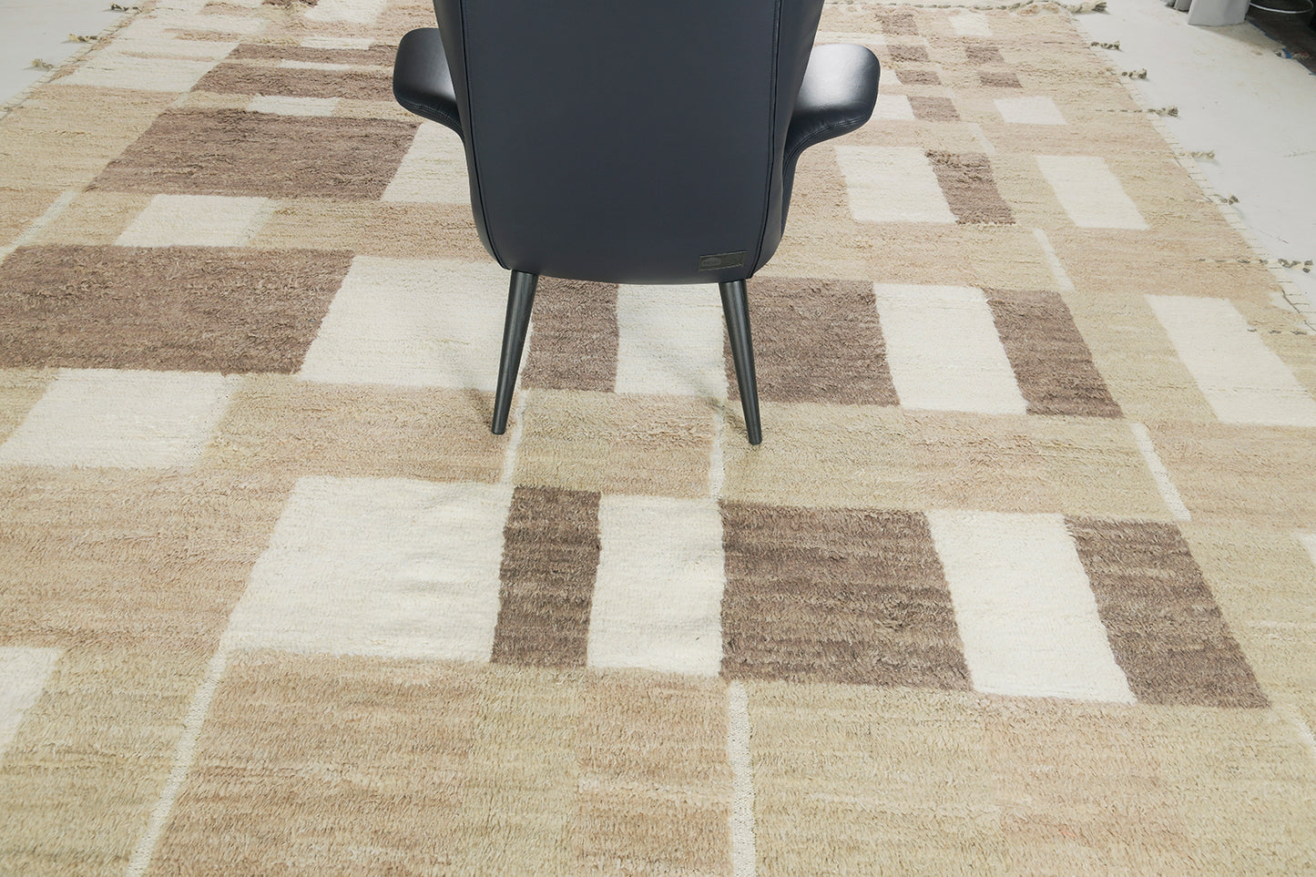 Modern Rug Image 1263 Awlegh, Atlas Collection