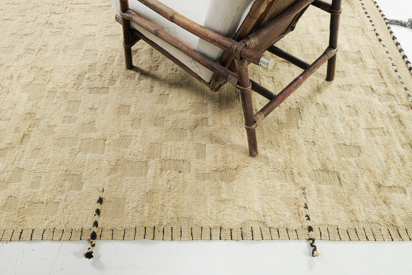 Modern Rug Image 1035 Anaruz, Atlas Collection