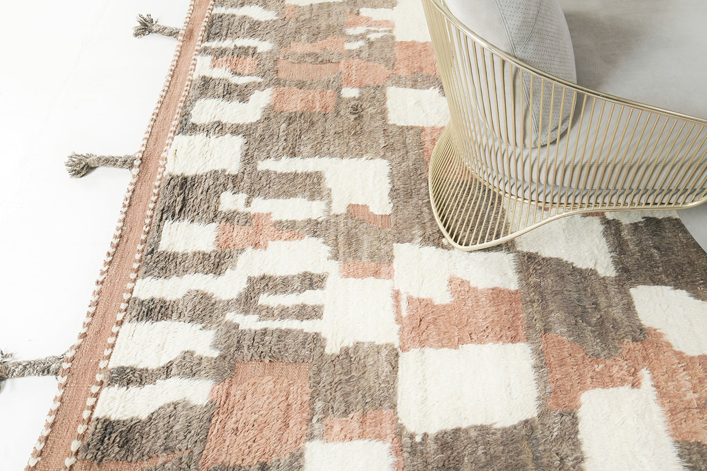 Modern Rug Image 12205 Ussem, Atlas Collection