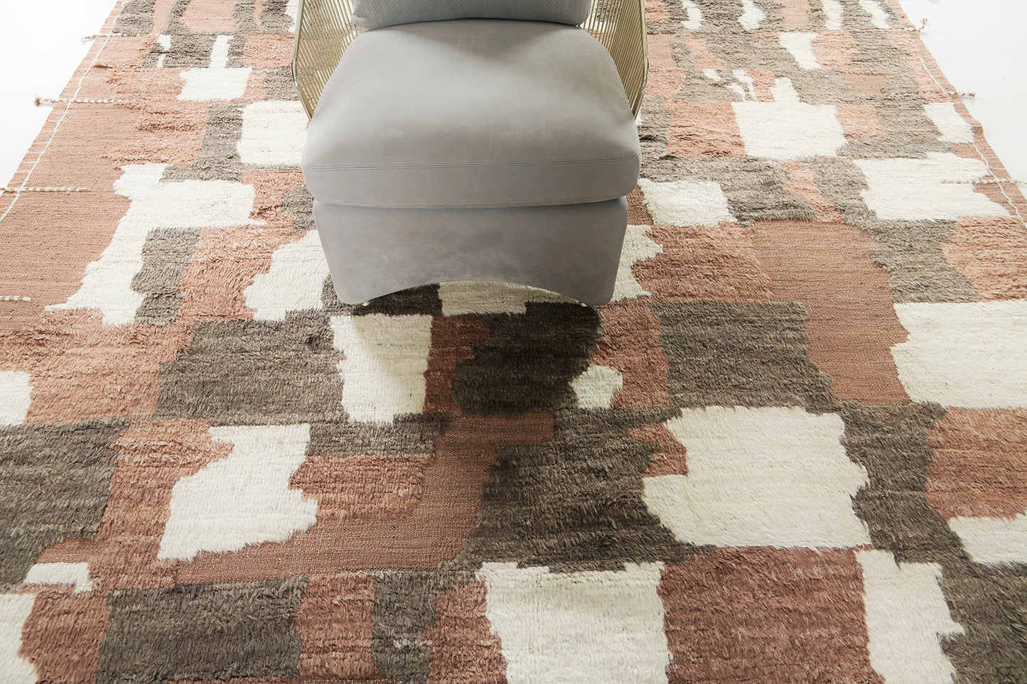 Modern Rug Image 12208 Ussem, Atlas Collection