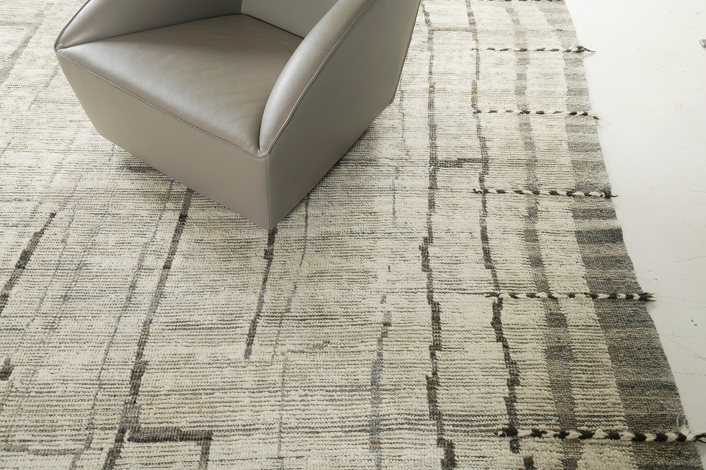 Modern Rug Image 11542 Tatbirt, Atlas Collection, Seasons