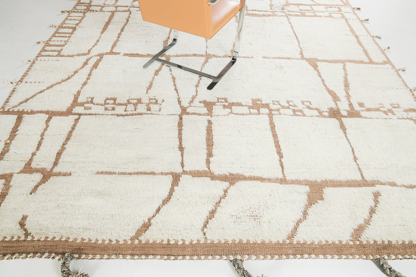 Modern Rug Image 11672 Tenda, Atlas Collection