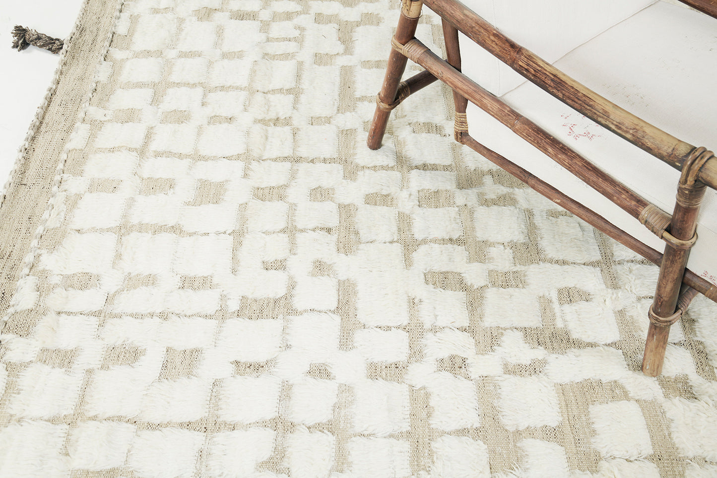 Modern Rug Image 1113 Anzade, Atlas Collection