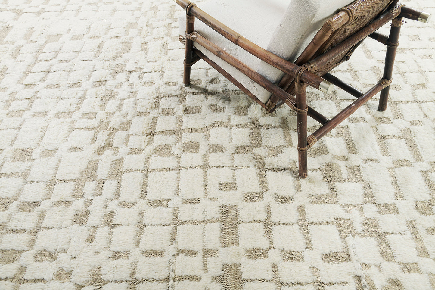 Modern Rug Image 1091 Anzade, Atlas Collection