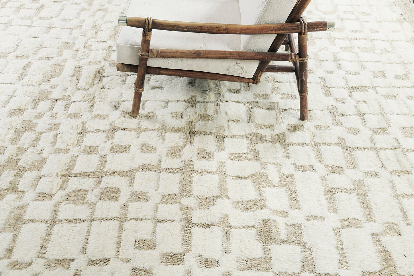 Modern Rug Image 1092 Anzade, Atlas Collection
