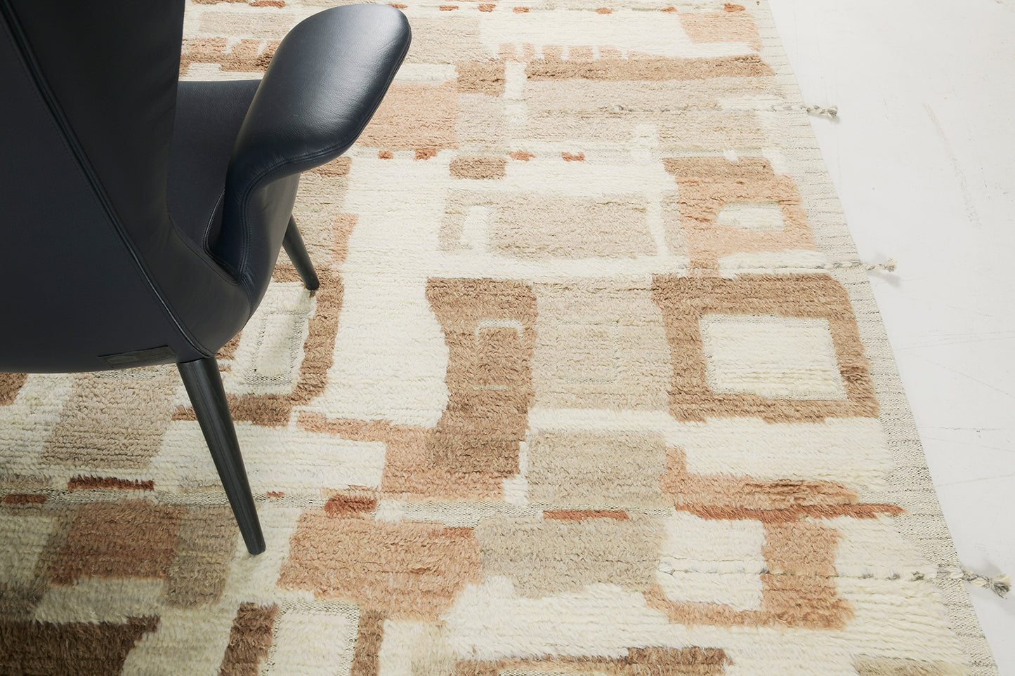 Modern Rug Image 11844 Tidar, Atlas Collection