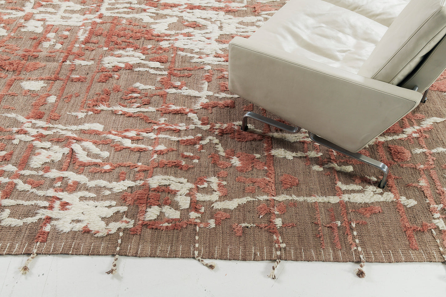 Modern Rug Image 932 Amin, Atlas Collection
