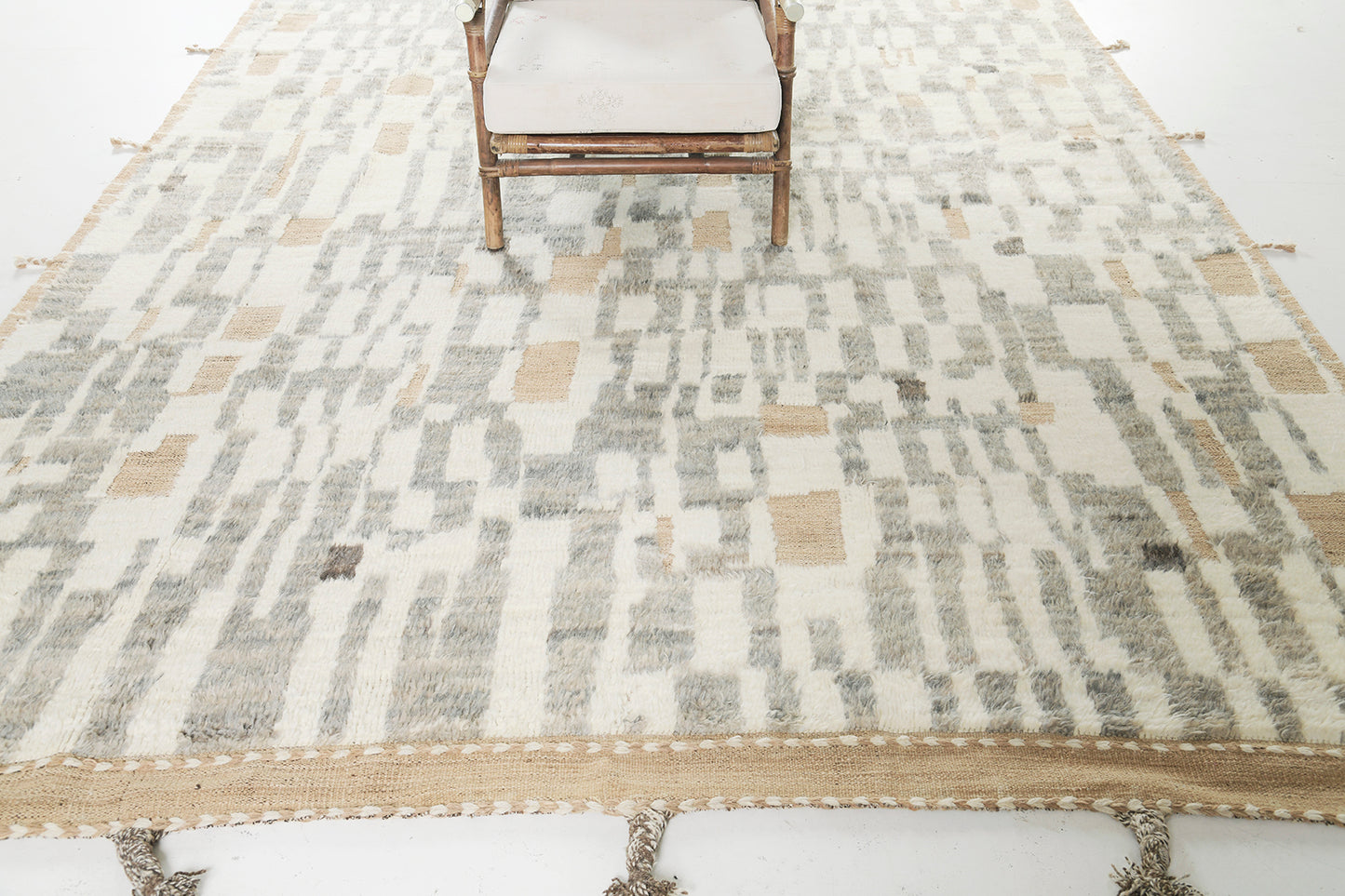 Modern Rug Image 5532 Izem, Atlas Collection