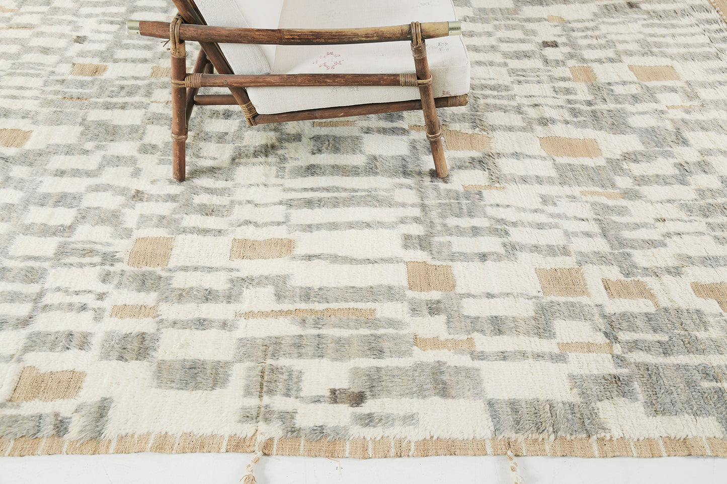 Modern Rug Image 5529 Izem, Atlas Collection