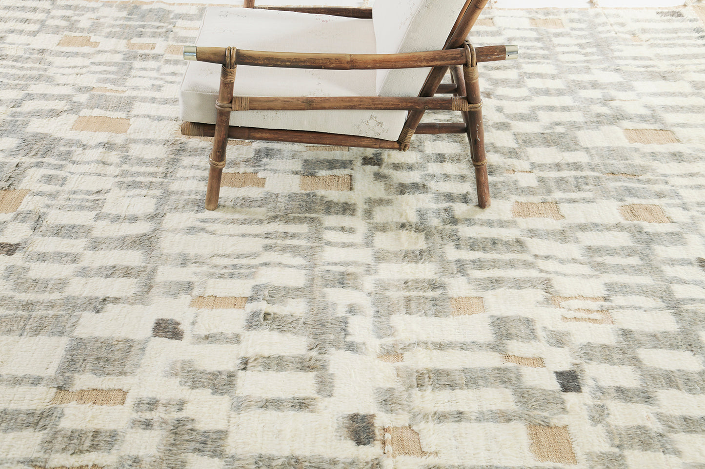 Modern Rug Image 5531 Izem, Atlas Collection