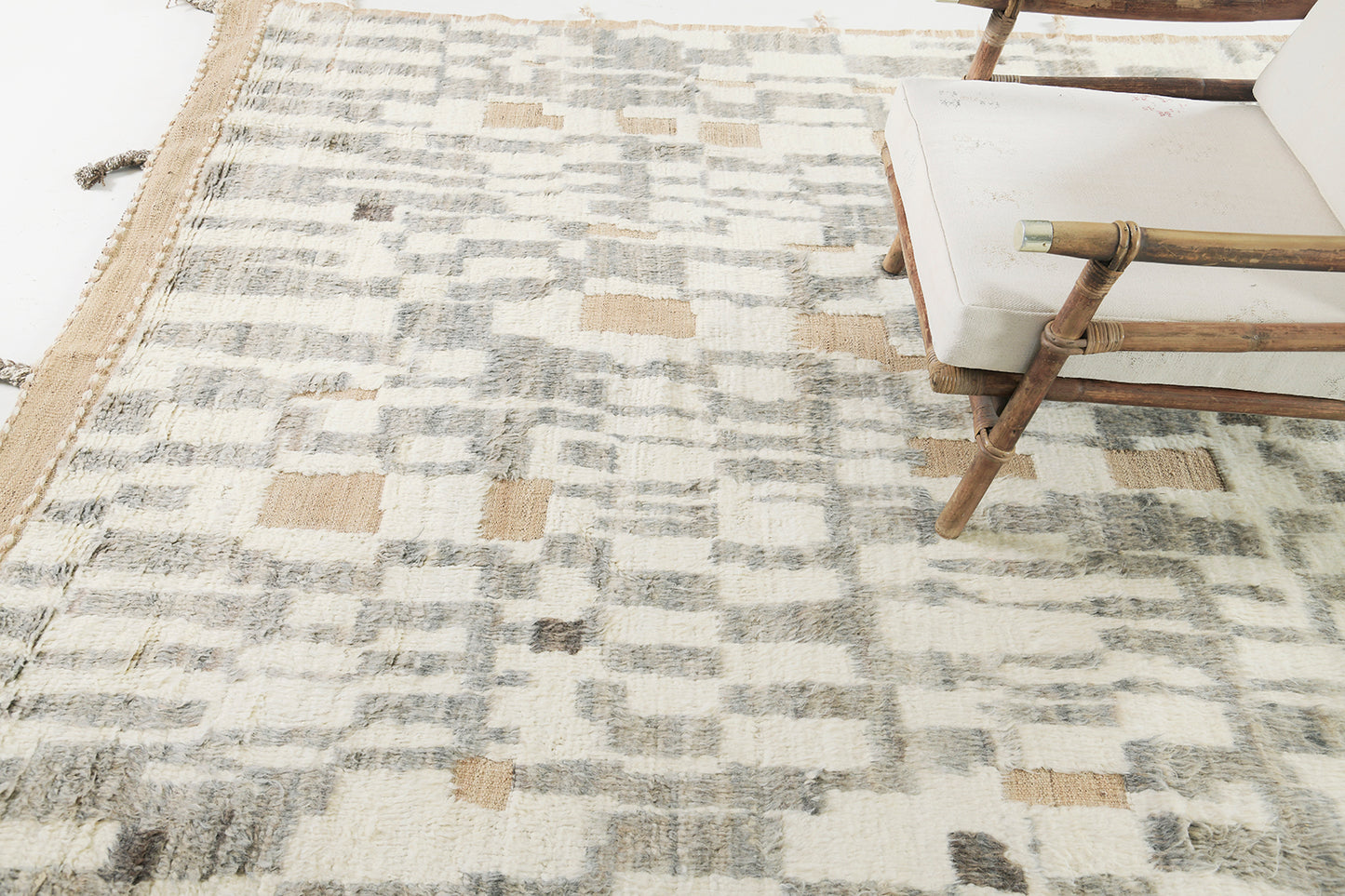 Modern Rug Image 5530 Izem, Atlas Collection