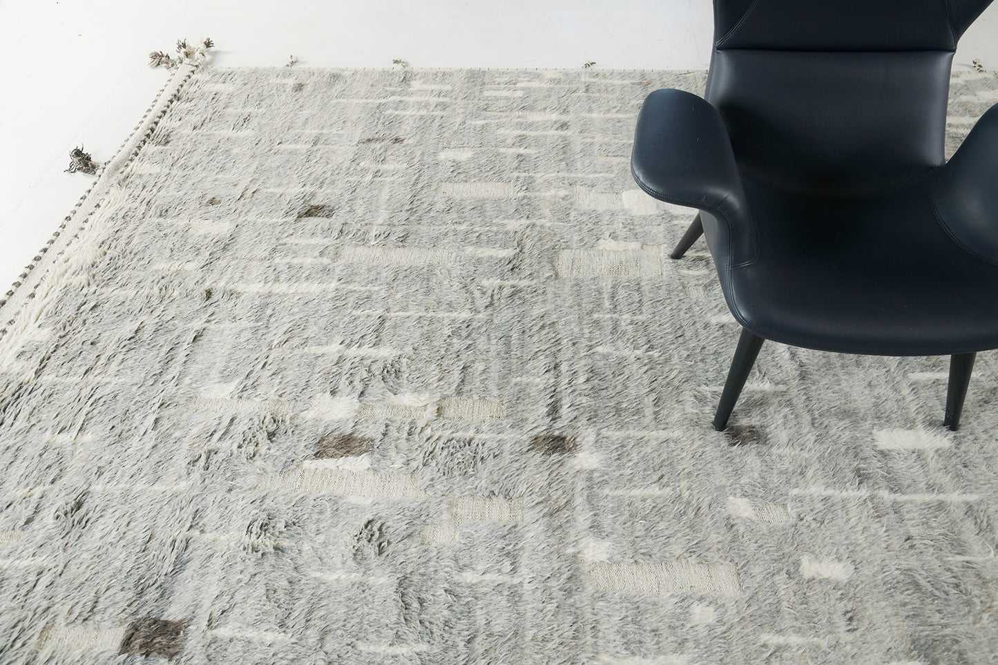 Modern Rug Image 1292 Ayrad, Atlas Collection
