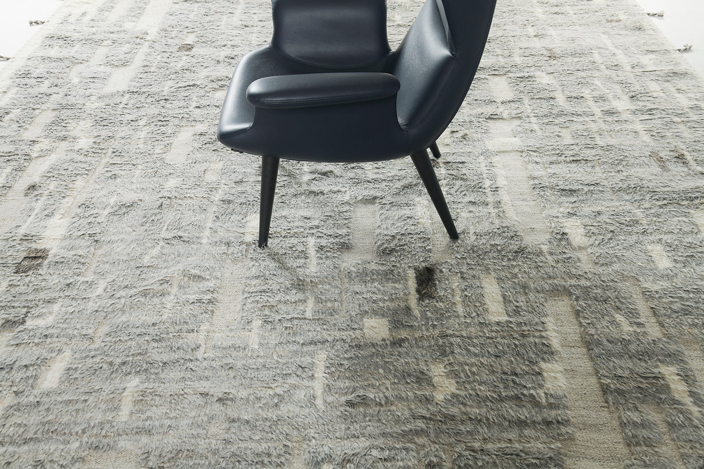Modern Rug Image 1293 Ayrad, Atlas Collection