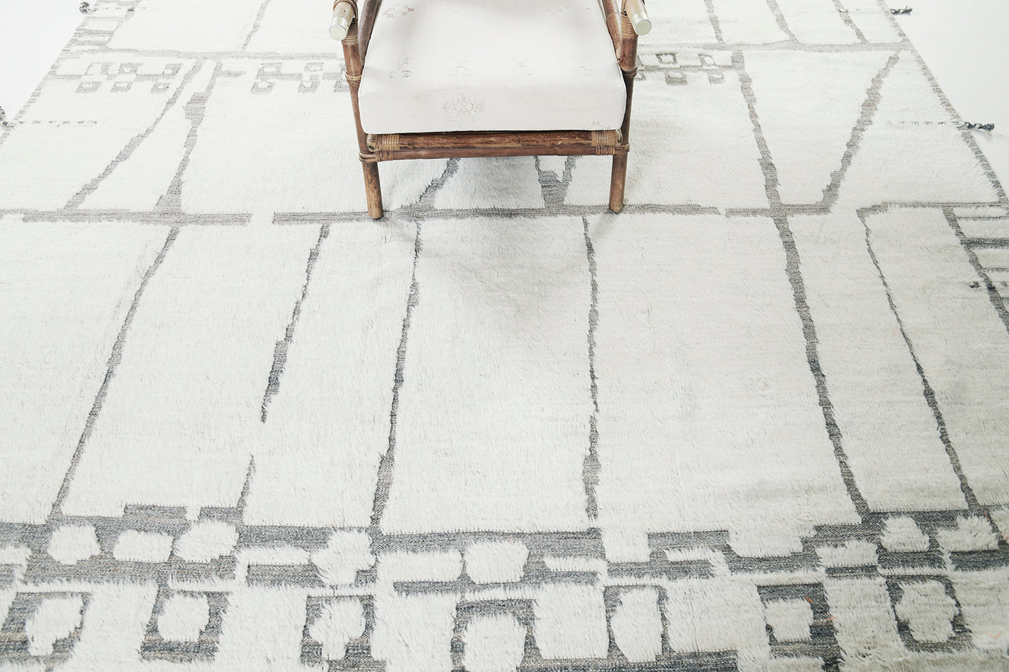 Modern Rug Image 11696 Tenda, Atlas Collection