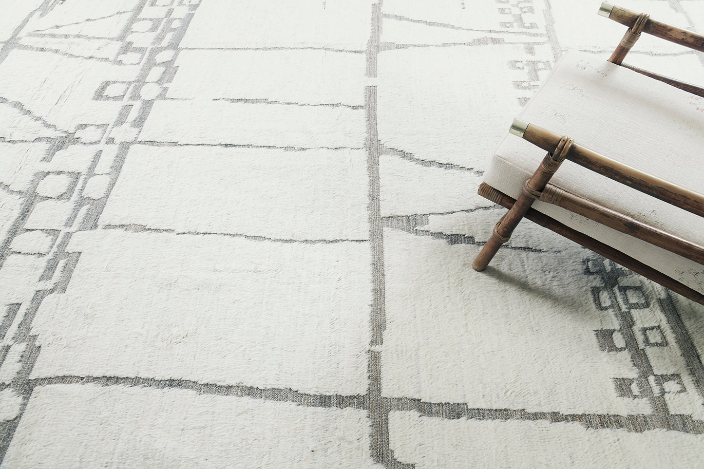 Modern Rug Image 11694 Tenda, Atlas Collection