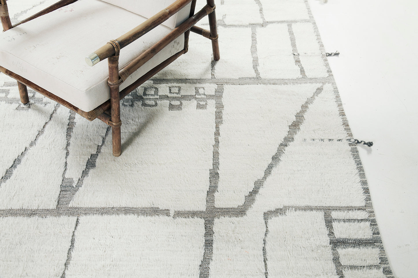Modern Rug Image 11695 Tenda, Atlas Collection