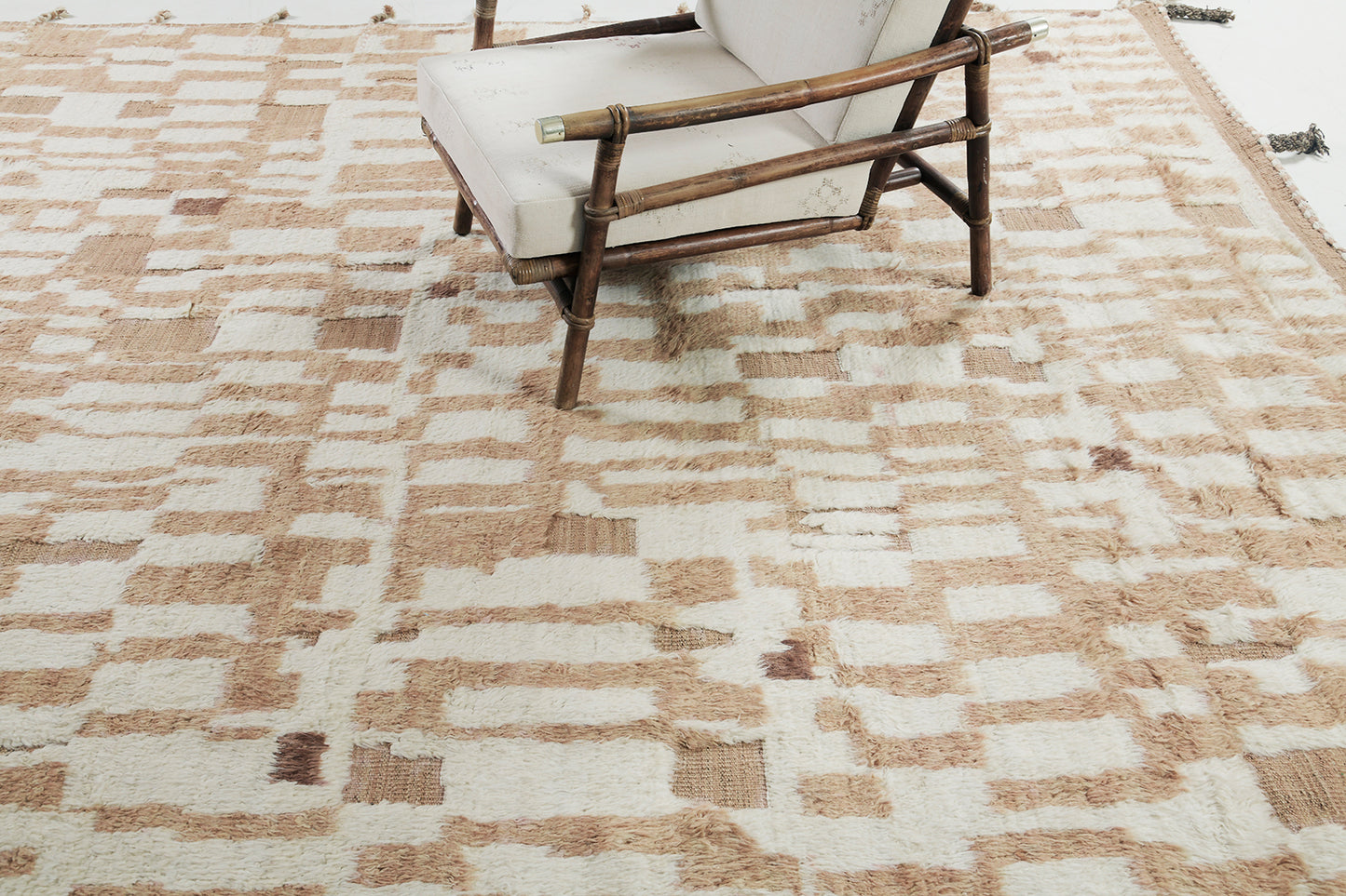 Modern Rug Image 5524 Izem, Atlas Collection