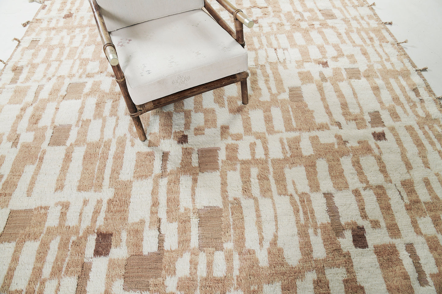 Modern Rug Image 5525 Izem, Atlas Collection