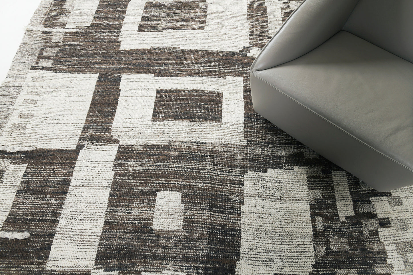 Modern Rug Image 11457 Tament, Atlas Collection, Seasons
