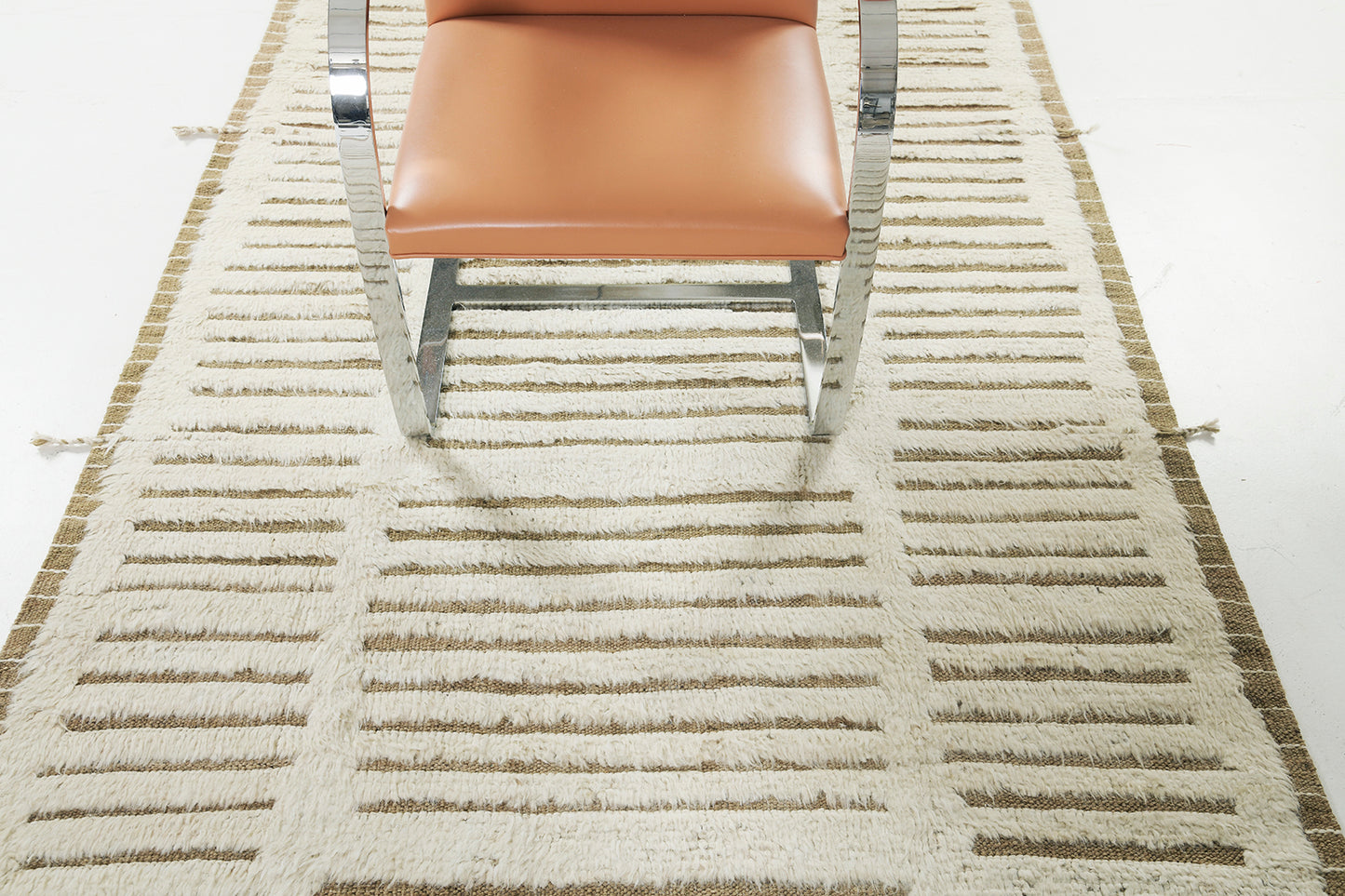 Modern Rug Image 1823 Beshabar, Haute Bohemian