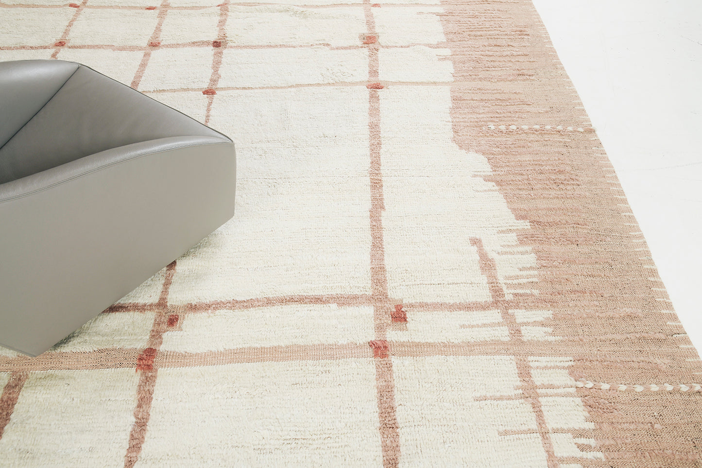 Modern Rug Image 2824 Dassin, Atlas Collection