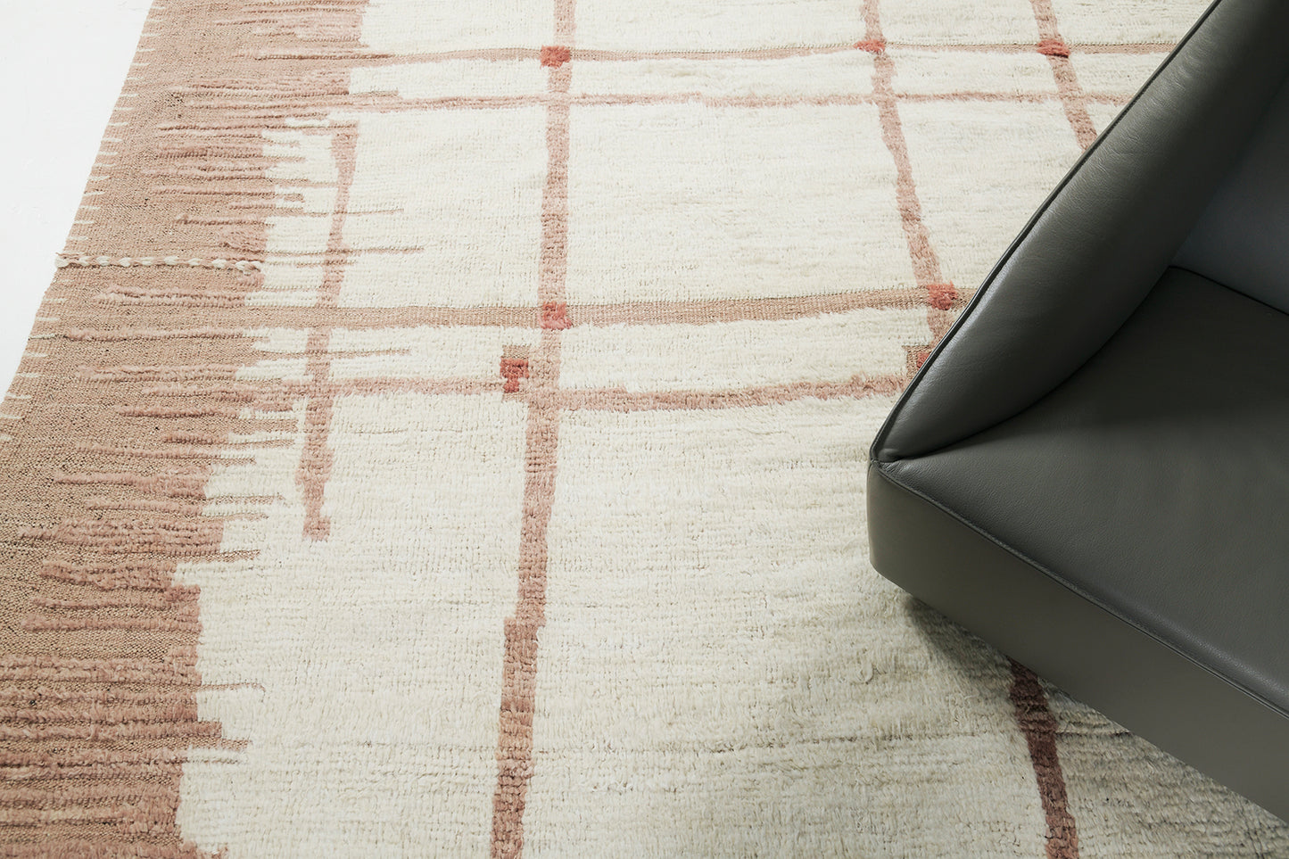 Modern Rug Image 2826 Dassin, Atlas Collection