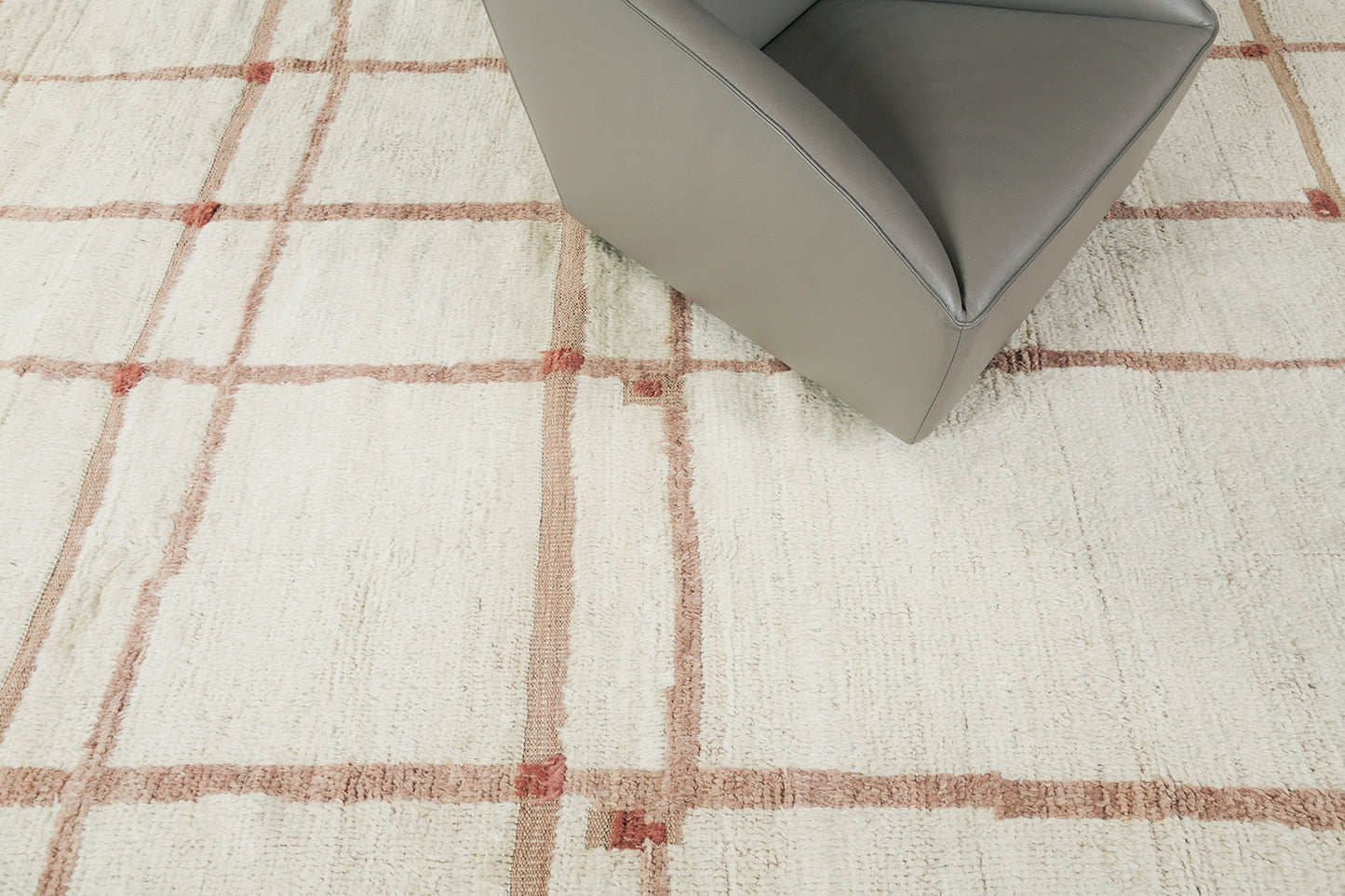Modern Rug Image 2827 Dassin, Atlas Collection